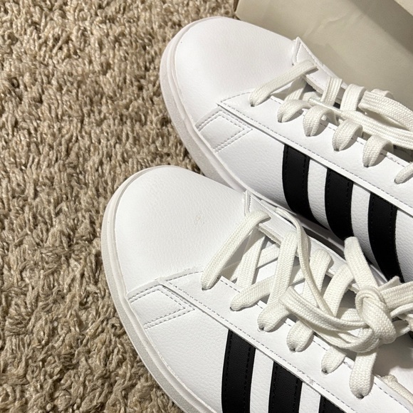 Adidas Classic White and Black Shoes - Picture 5 of 11